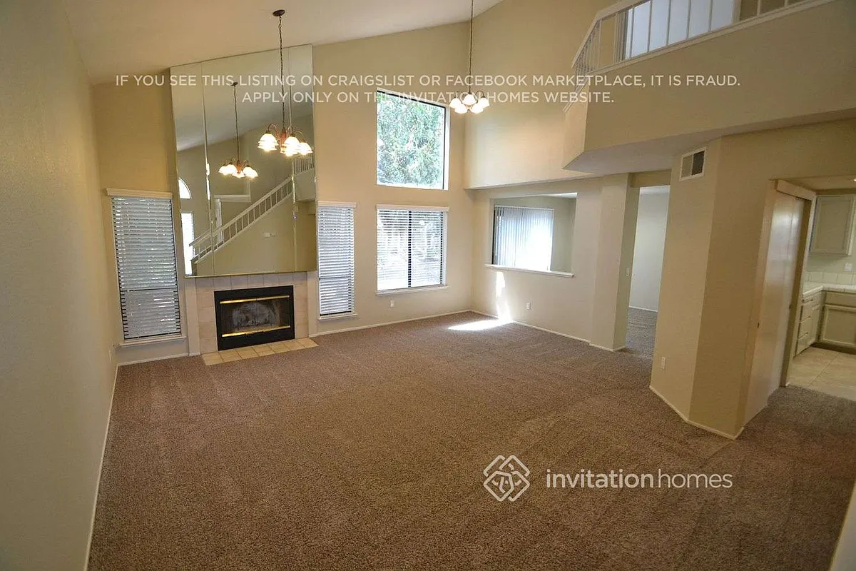 Building Photo - 3704 Pinehill Way