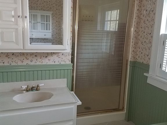 Upstairs bathroom 