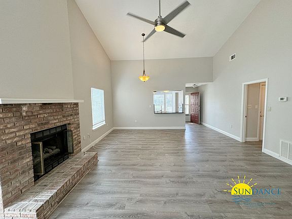 5th image of 417 Village Ct