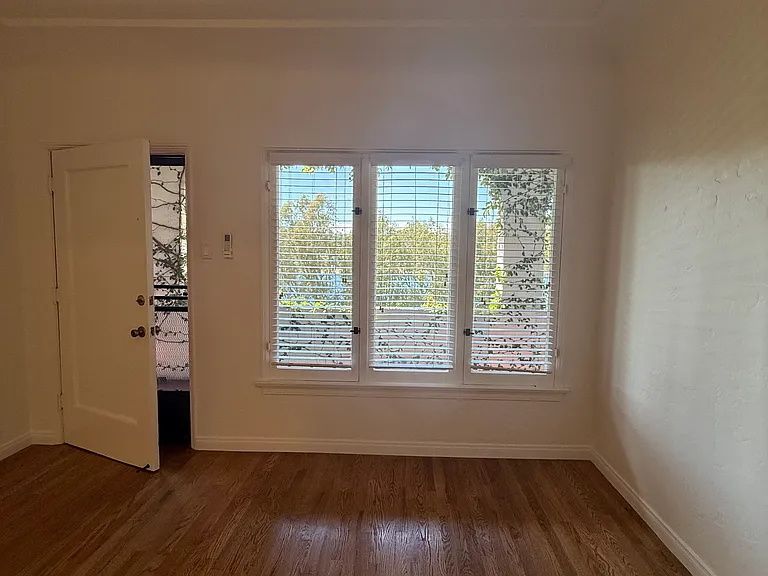 2355 Cove Ave #303 — Photo 11