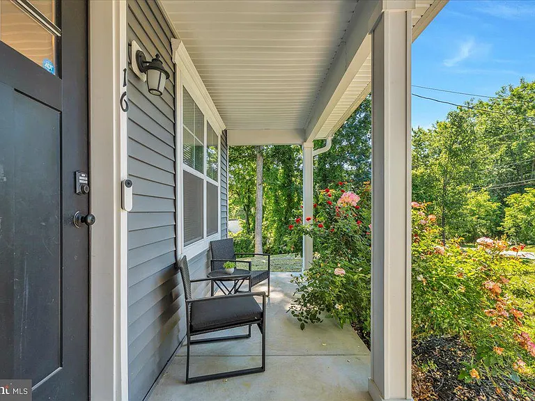 16 Claro Ave — Photo 4