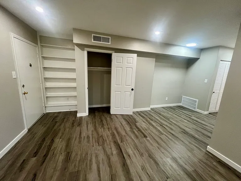 Oakwood Apartments — Photo 22