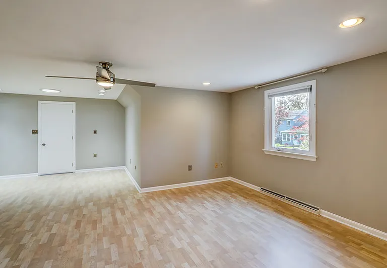 1827 Larchmont Ln — Photo 60