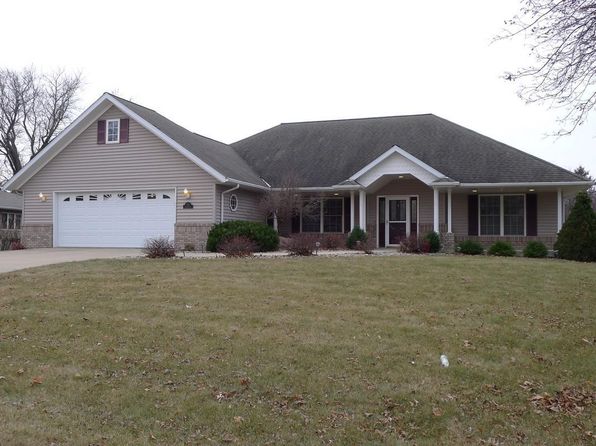 212 Cedar Cir, Charles City, IA 50616