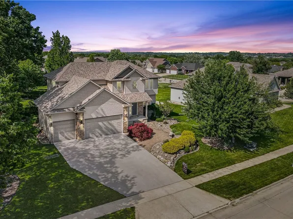 9213 Enfield Dr, Johnston, IA 50131