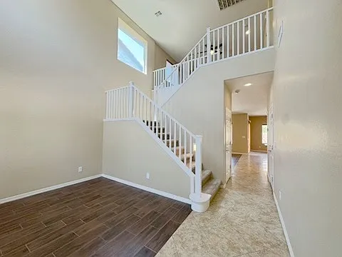 3 bed, 2446 sqft, $2,400 — Photo 2