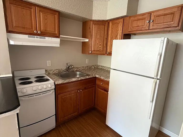 206 Stackpole Street — Photo 18