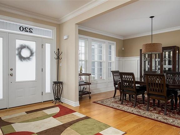 3rd image of 220 Park Pl