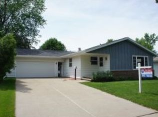 2325 S Meadowview Ln, Appleton, WI 54915