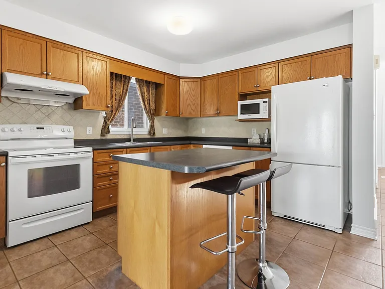 837 Capulet Ln — Photo 10