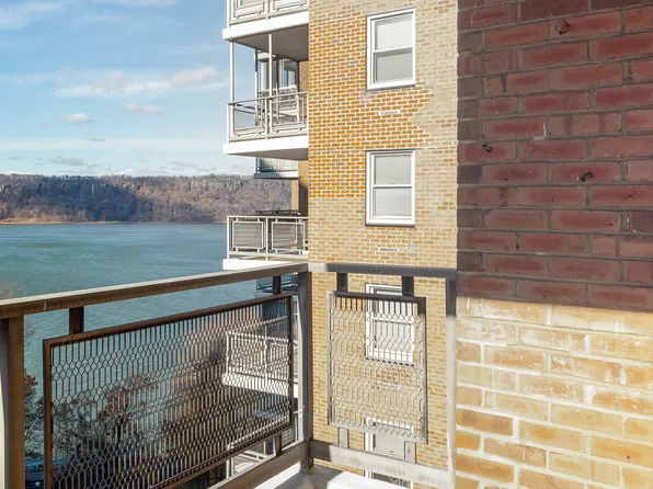 2621 Palisade Avenue image 4 of 22