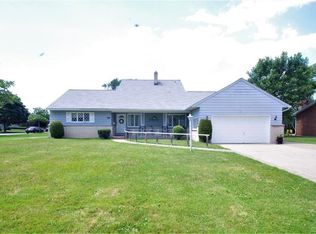 40 Lynndon Ln, Williamsville, NY 14221