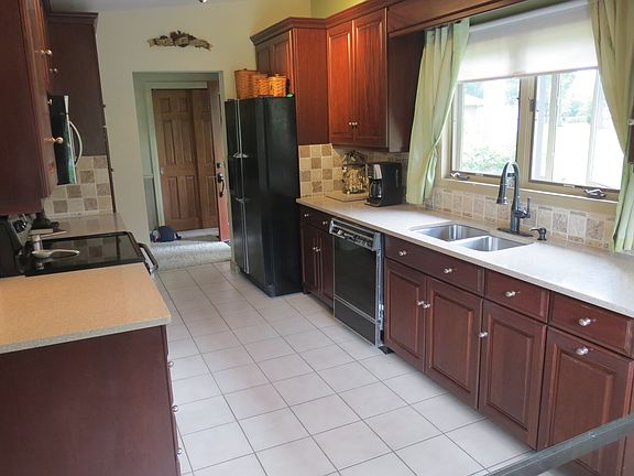 3rd image of 2855 Center Dr