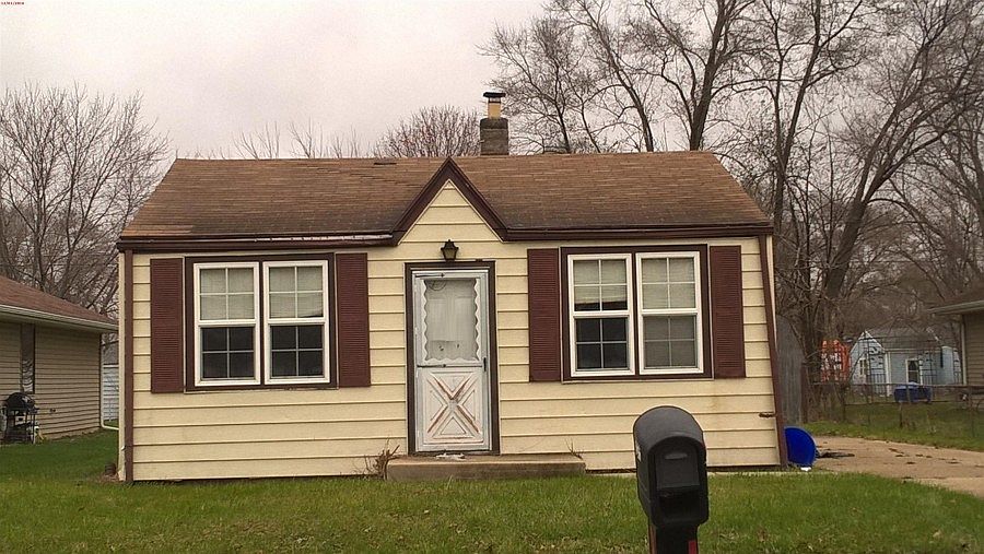 1st image of 3435 Montrose Ave