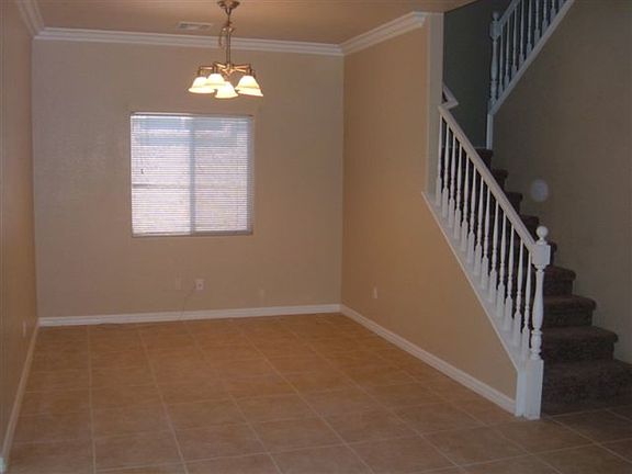 4th image of 29 Hoke Edward Ct