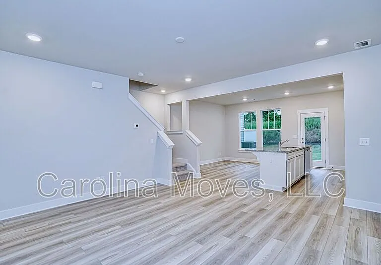 1358 Maplesmith Way — Photo 4