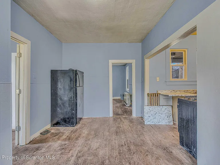 1019 S Webster Ave — Photo 17