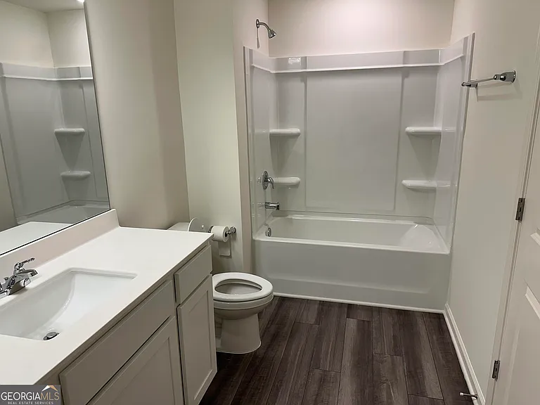 1070 Paddington Dr — Photo 10