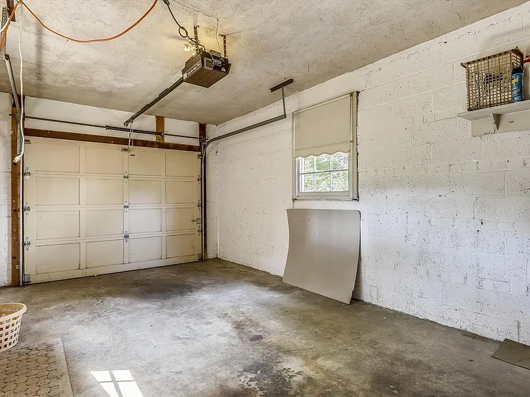 3303 Winnett Rd — Photo 36