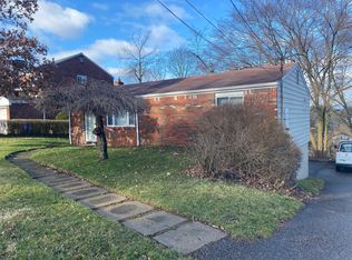 1046 Greentree Rd, Pittsburgh, PA 15220