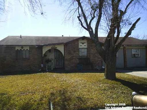 3rd image of 5902 WAY VIEW DR
