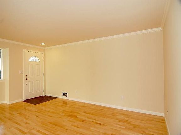 3rd image of 415 Healy Ave S #122