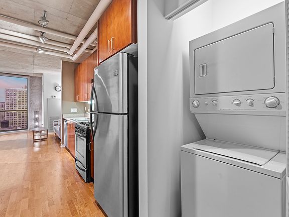 4th image of 611 S Wells St APT 1810