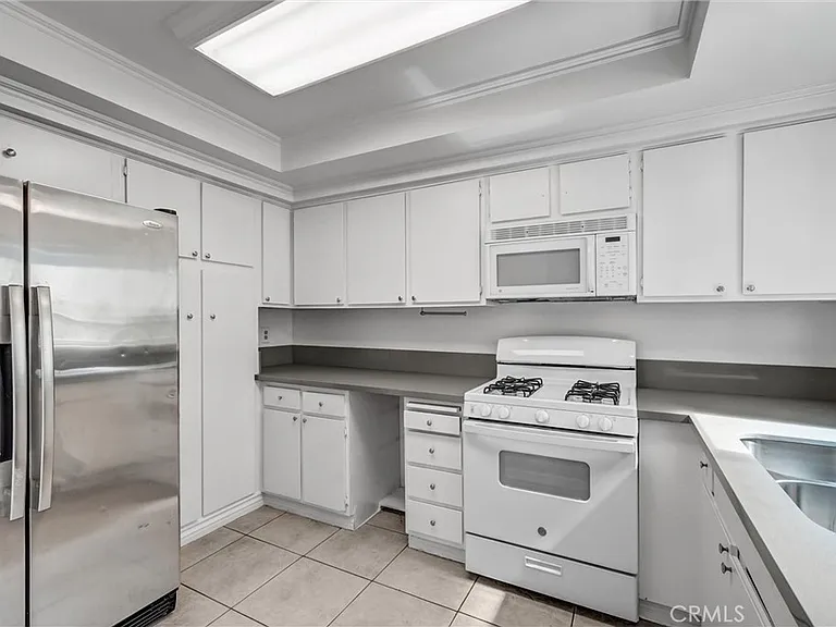 4526 Heil Ave — Photo 4