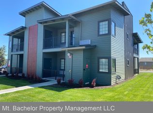 1140 SW 27th St #203, Redmond, OR 97756