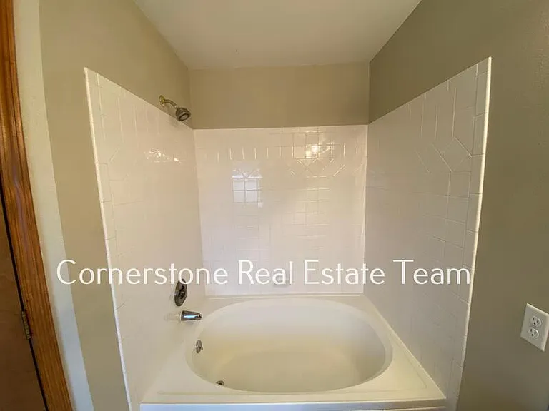 1345 Coolcrest Dr — Photo 13