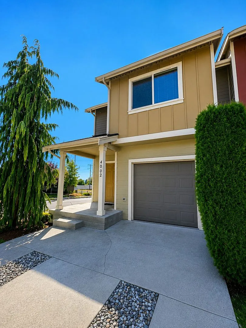 3Bd/2.5Ba Marysville Townhome — Photo 2
