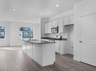 1017 E Seaside St, Saratoga Springs, UT 84045