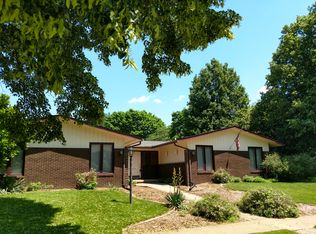 3202 Stoneybrook Dr, Champaign, IL