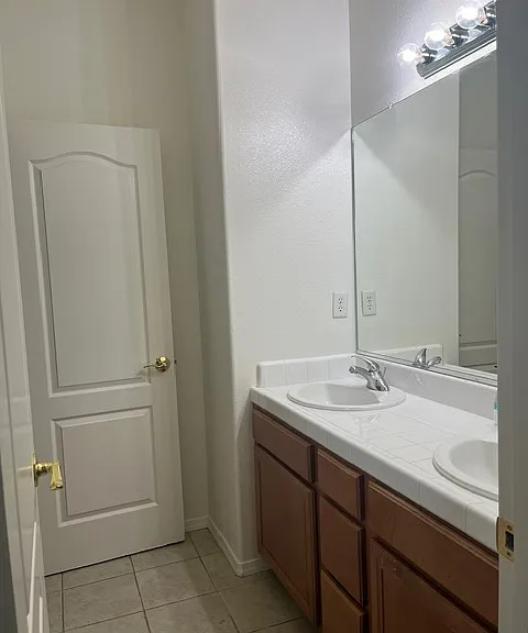 1960 N Tuscany Ln — Photo 4