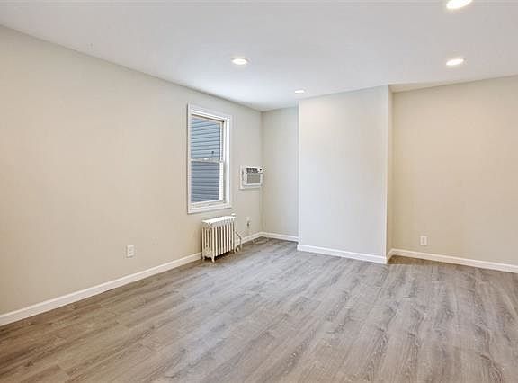 3rd image of 267 Griffith St Floor 2