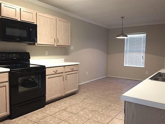3rd image of 4205 Silverthorne Dr