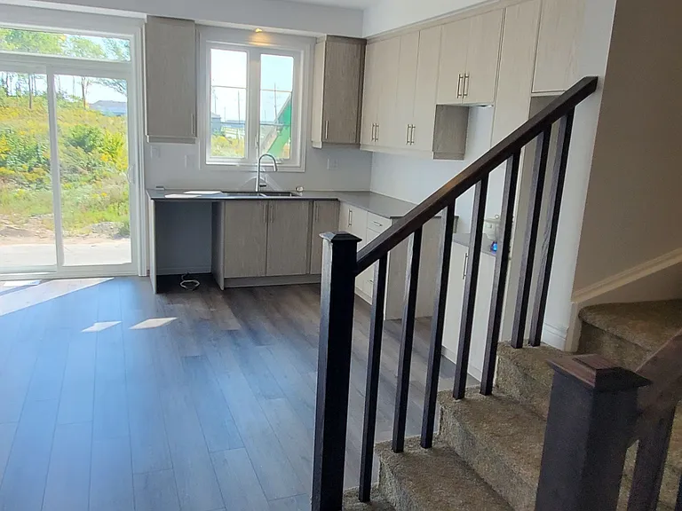 120 Court Dr — Photo 14