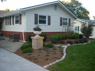 525 Illini Dr, Carol Stream, IL 60188