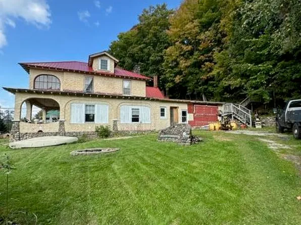 132 Old Lake Colby Rd, Saranac Lake, NY 12983