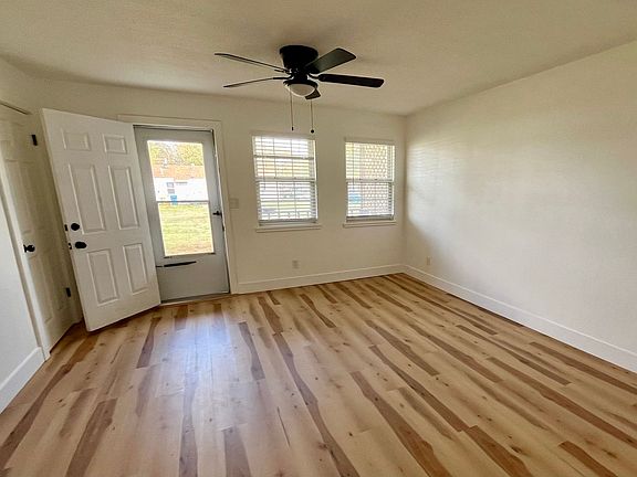 3rd image of 301 Cobb St #303