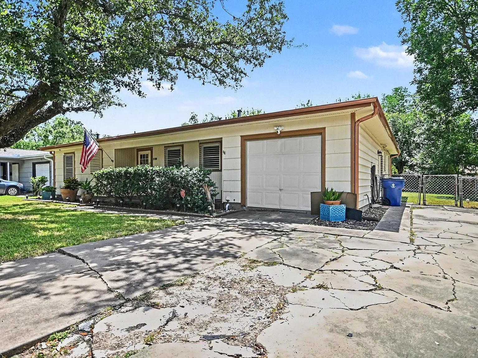 4 bed, 1.5 bath, 1557 sqft, $1,750 — Photo 3