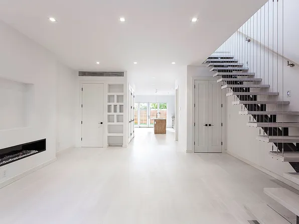 580 Carlton Avenue image 1 of 16