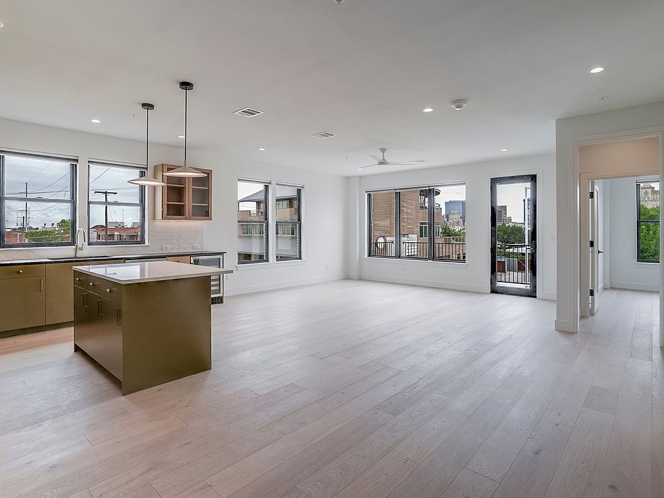 1st image of 309 W Daggett Ave #205