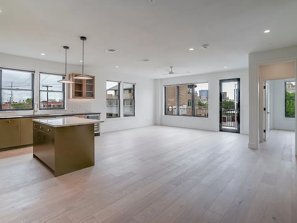 309 W Daggett Ave #205