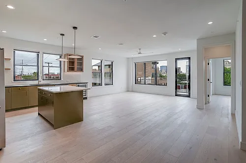 309 W Daggett Ave #205 Photo 1