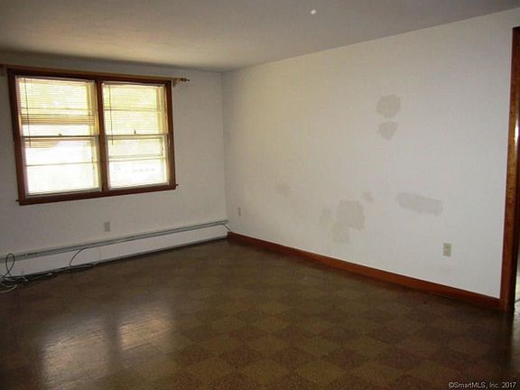 3rd image of 19 Woodlawn Ave