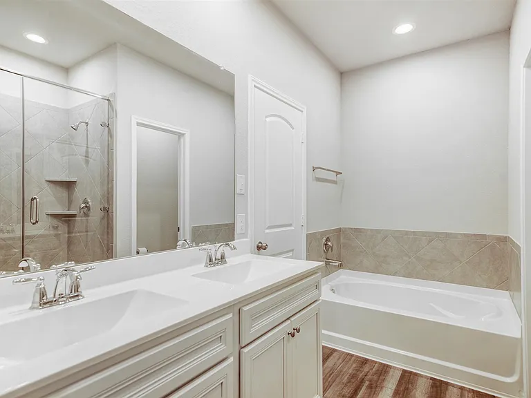 9304 Colonial Bent Ct — Photo 14