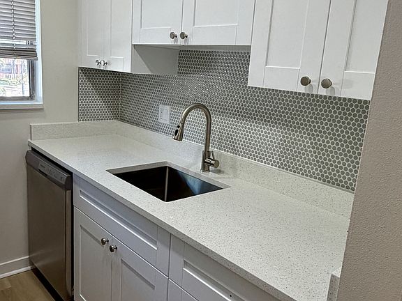 4th image of 306 E Ocean Ave APT 209