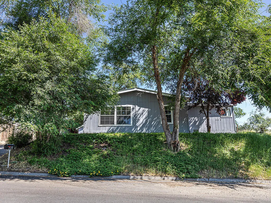 335 Hawthorne St photo 1