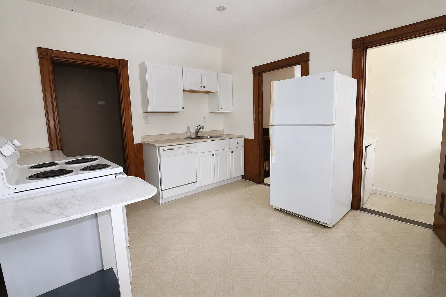 3 bed, 1400 sqft, $2,700 — Photo 3